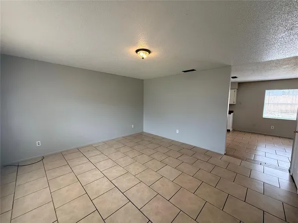 $1,700 | 614 South Larry Drive, Deland, FL 32724