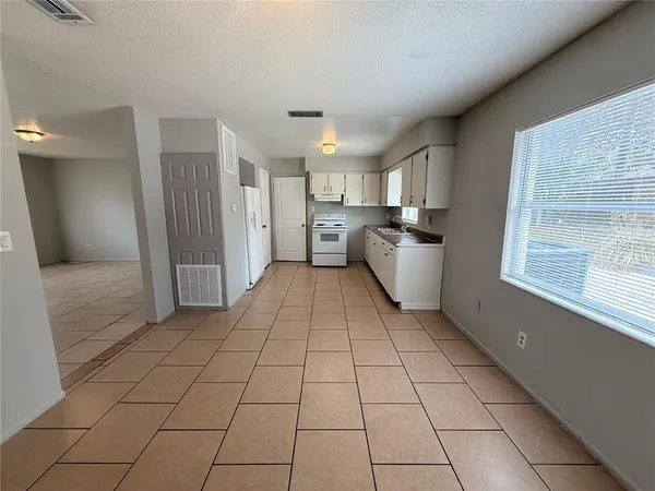 $1,700 | 614 South Larry Drive, Deland, FL 32724