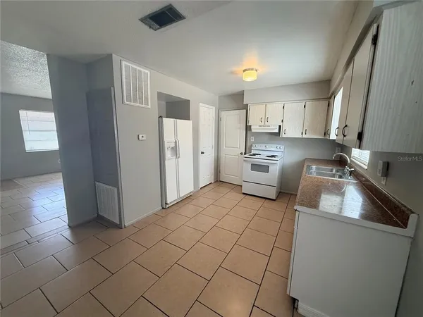$1,700 | 614 South Larry Drive, Deland, FL 32724