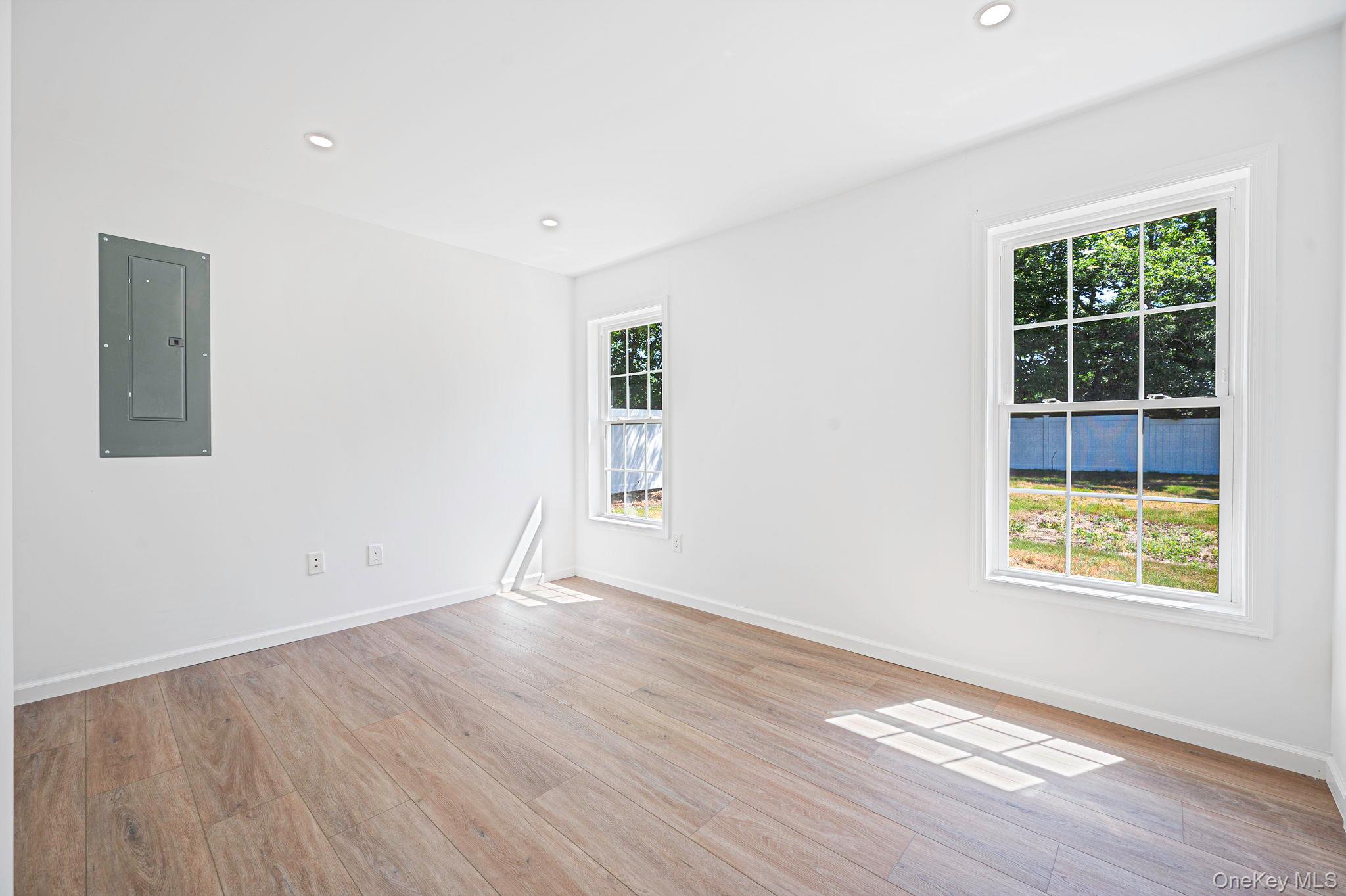 655 Post Avenue Bellport, NY 11713 - Photo 14 of 20