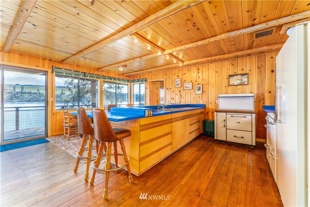 11990 South Lakeshore Road Chelan, WA 98816 - Photo 10 of 37 Gallery Image 10