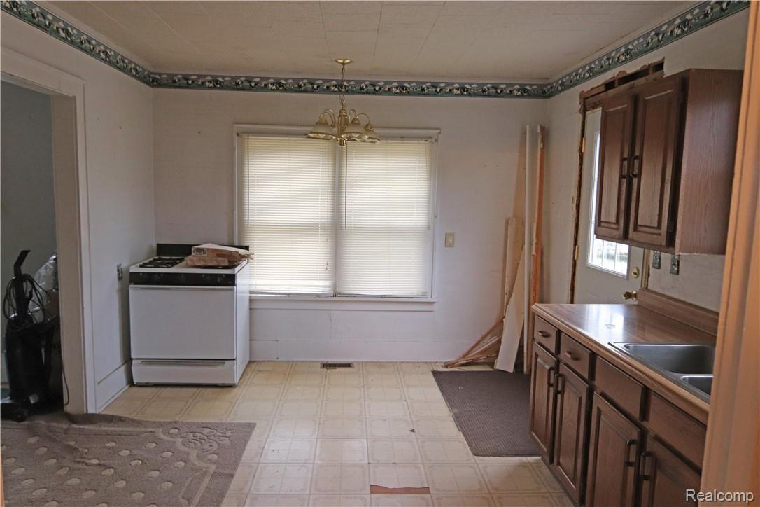 10036 East Potter Road Davison, MI 48423 - Photo 6 of 10 10036 E Potter Rd (5).jpg