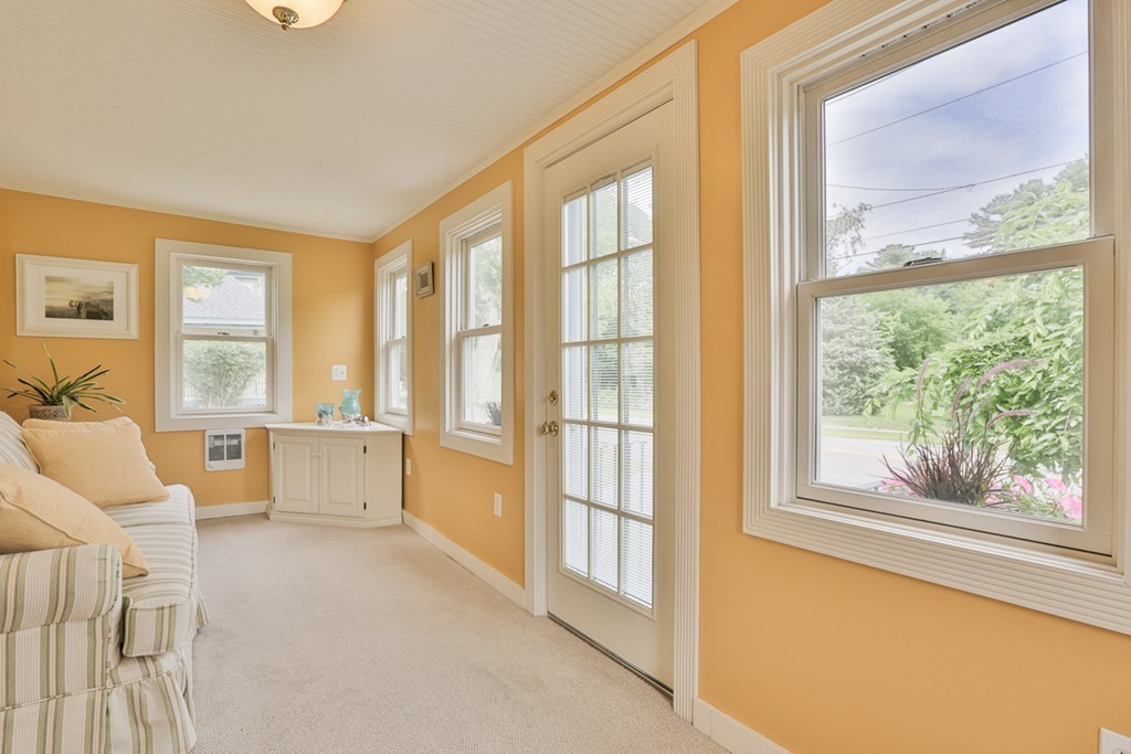 34 Ferry Road Salisbury, MA 01952 - Photo 4 of 30