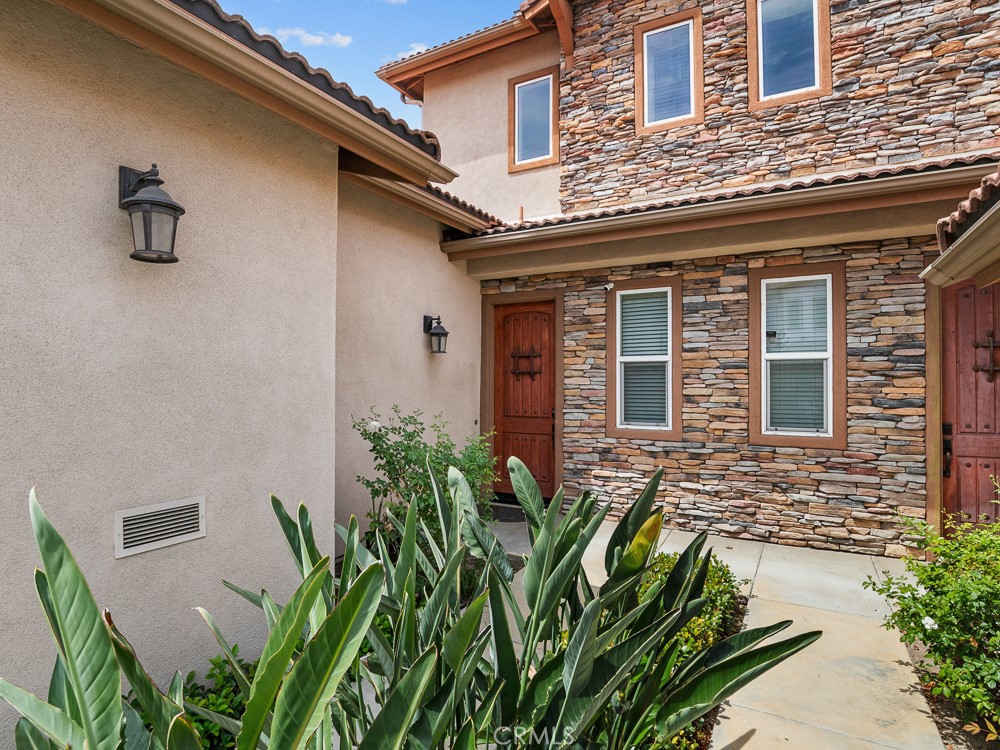 568 Vía Pueblo Riverside, CA 92507 - Photo 2 of 46
