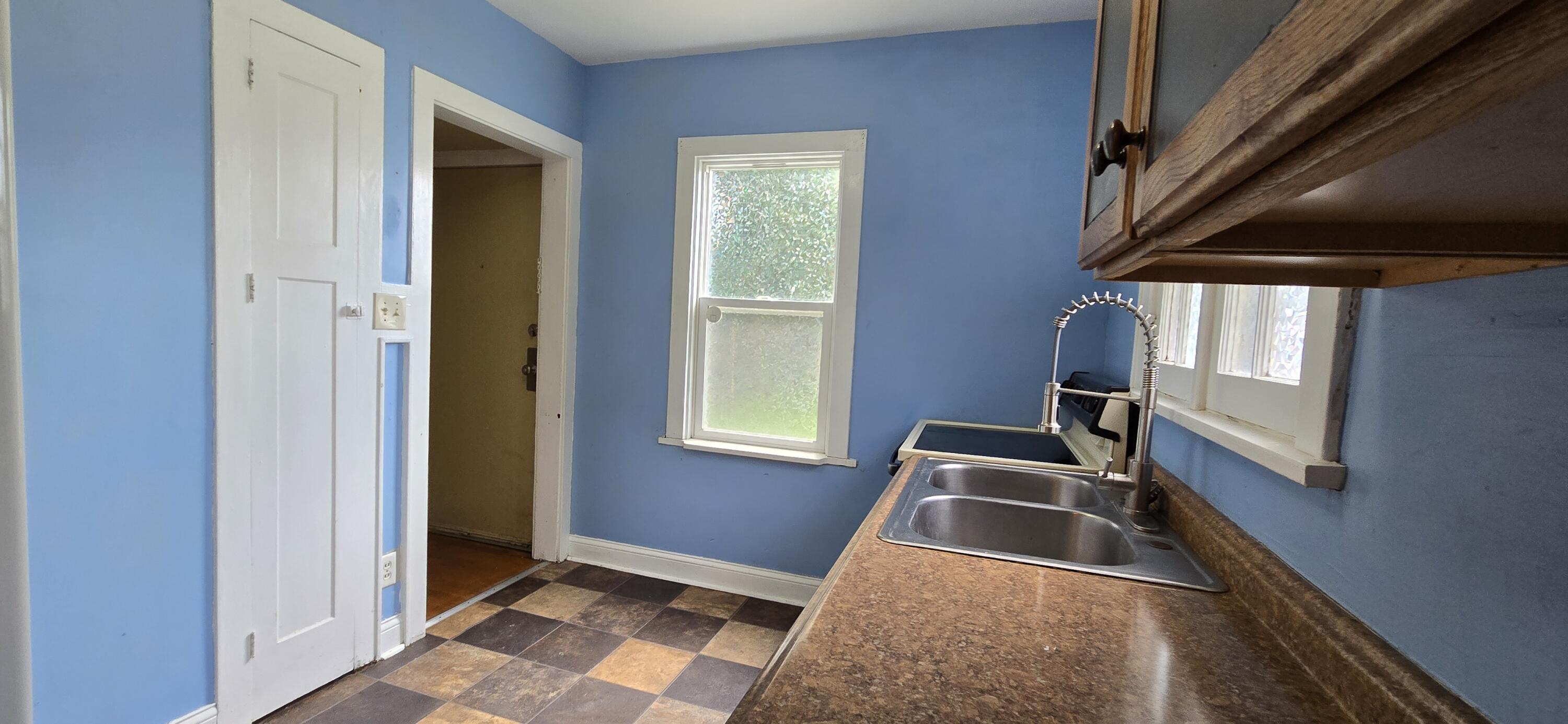 4902 North 19th Street Milwaukee, WI 53209 - Photo 4 of 23 Appliances included