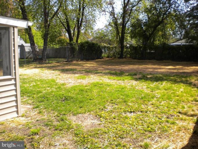 189 Glen Road Pasadena, MD 21122 - Photo 22 of 24 Back yard
