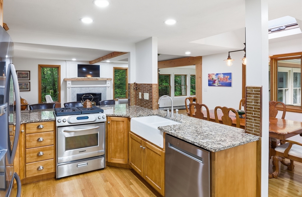 65 Bennett Street Hudson, MA 01749 - Photo 13 of 42