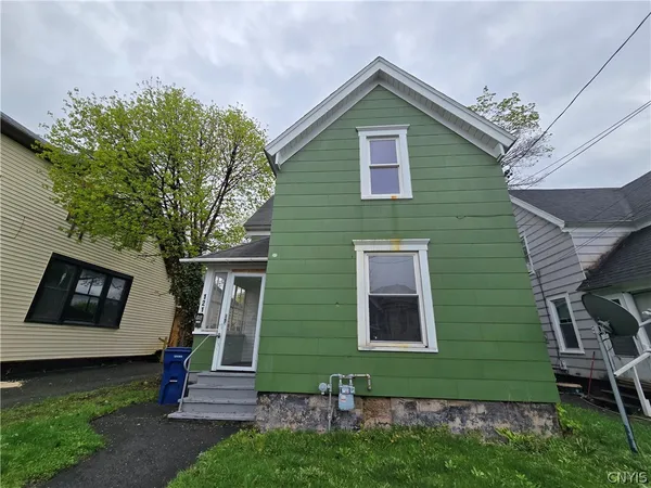 $1,500 | 121 West End Drive, Syracuse, NY 13204