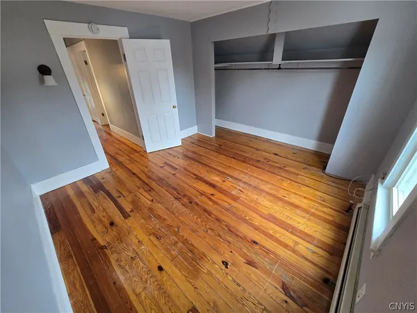 $1,500 | 121 West End Drive, Syracuse, NY 13204