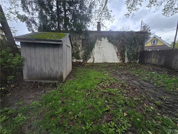 $1,500 | 121 West End Drive, Syracuse, NY 13204