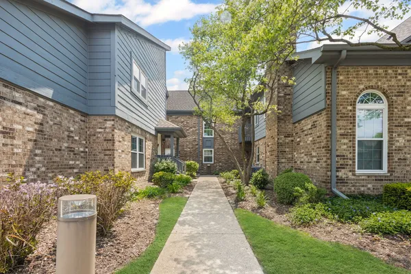 $2,600 | 11 Foxcroft Road, Unit 11131, Naperville, IL 60565