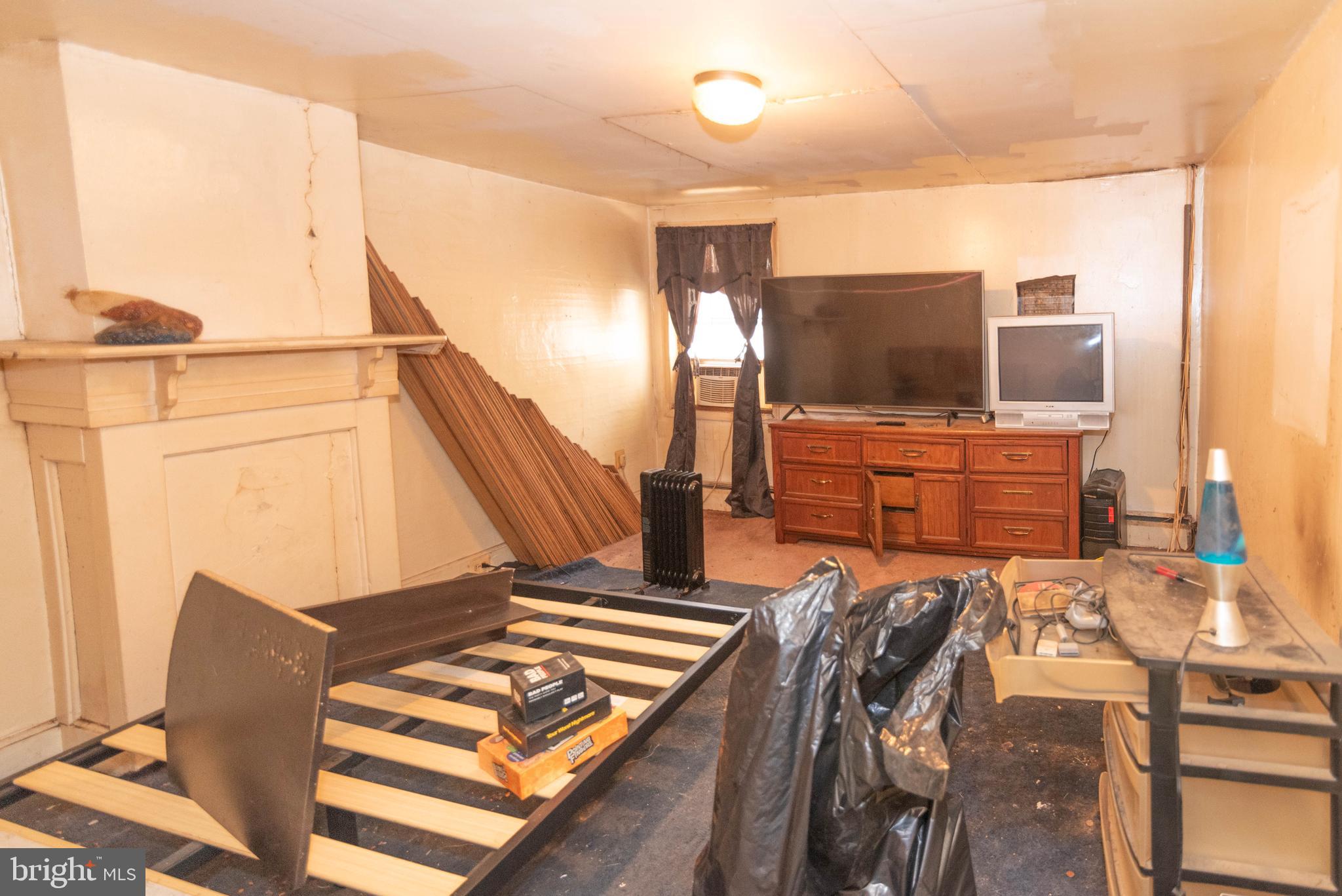 2100 Singerly Road Elkton, MD 21921 - Photo 30 of 67 a living room with furniture and a flat screen tv
