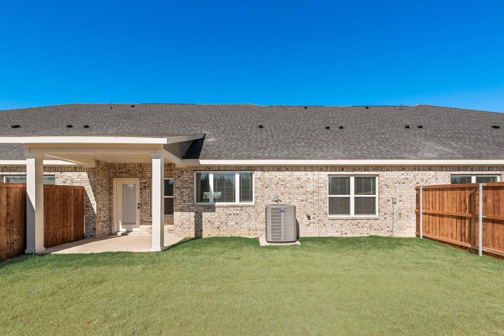 4254 Clovis Street Midlothian, TX 76065 - Photo 15 of 16 a view of house with backyard