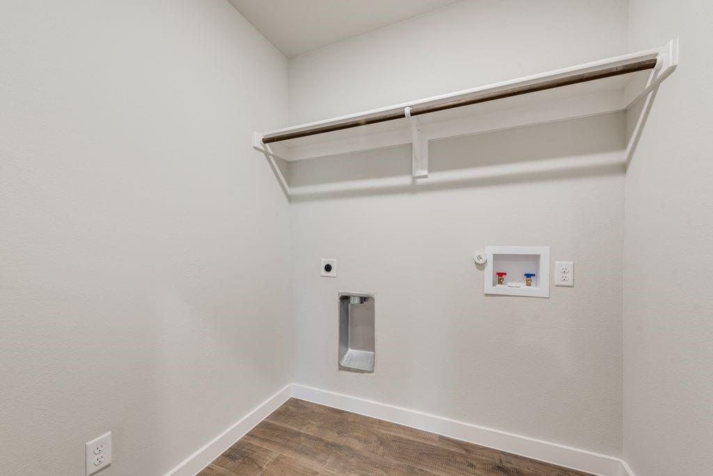 4254 Clovis Street Midlothian, TX 76065 - Photo 10 of 16 a view of an empty room