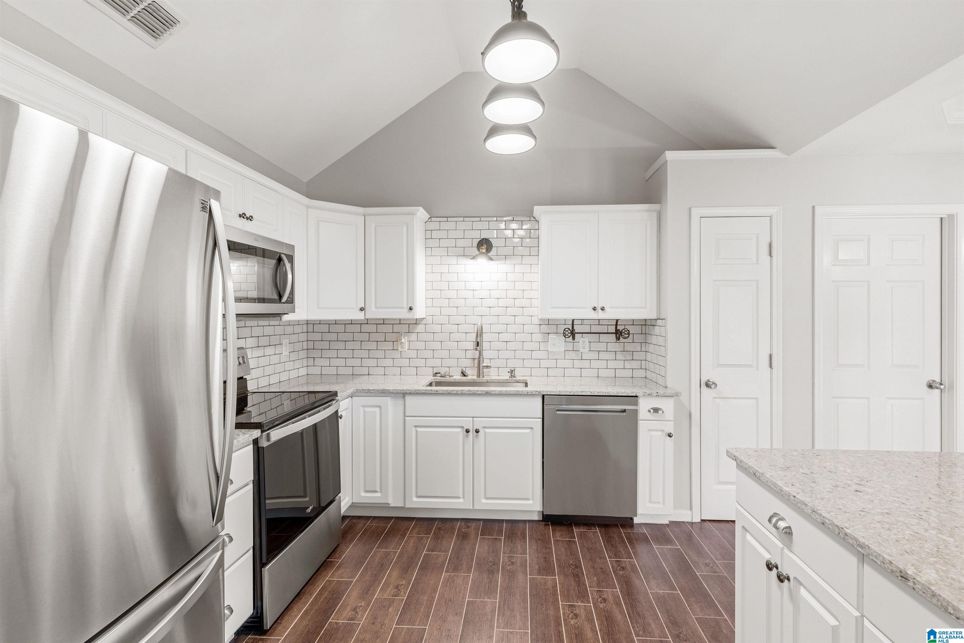 114 Horseshoe Circle Alabaster, AL 35007 - Photo 8 of 44