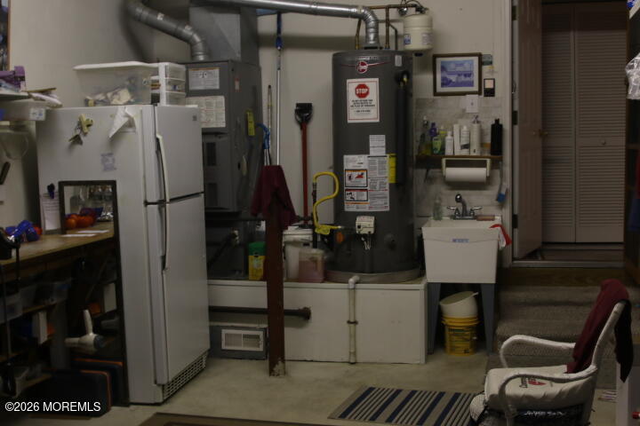 7 Albatross Point Bayville, NJ 08721 - Photo 42 of 56 a room with closet