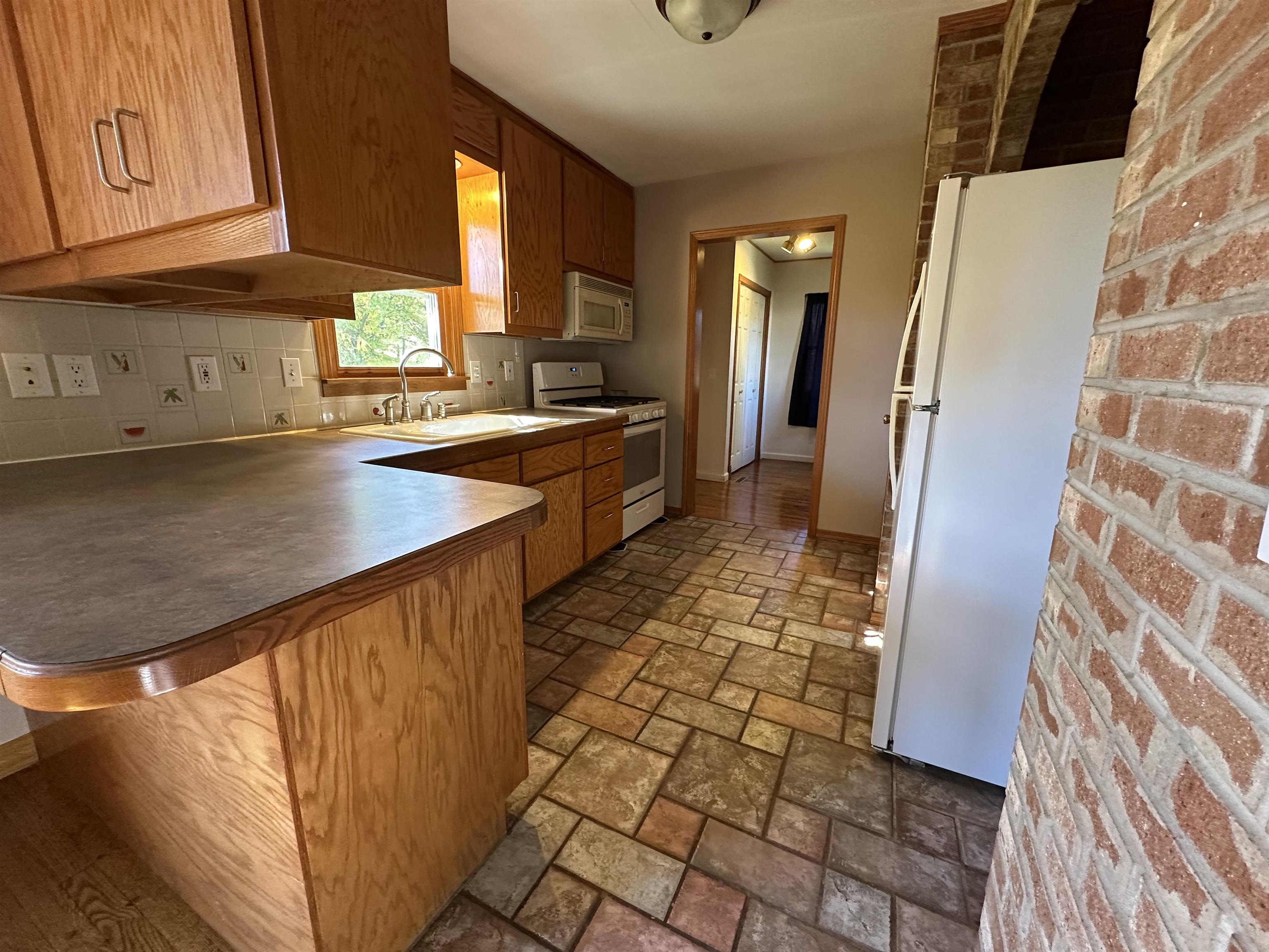 407 Harvard Street Bay City, MI 48708 - Photo 6 of 25 Gallery Image 6