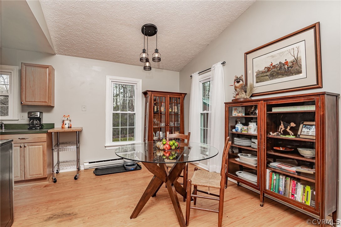 3275 Cooley Road Gum Spring, VA 23065 - Photo 10 of 33 Dining area off kitchen
