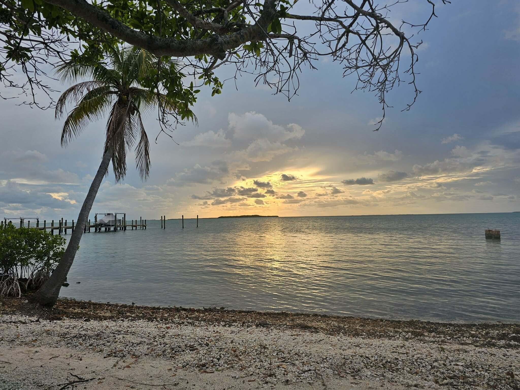 41 Sunset Road Key Largo, FL 33037 - Photo 43 of 61 Messenger_creation_7D871519-05A1-47A0-A2