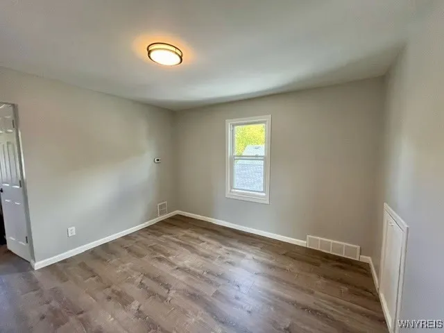 $1,100 | 3218 North Avenue, Niagara Falls, NY 14305