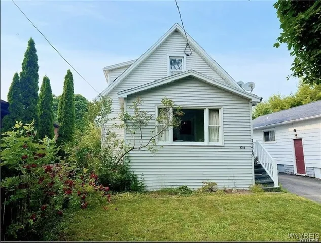 $1,100 | 3218 North Avenue, Niagara Falls, NY 14305