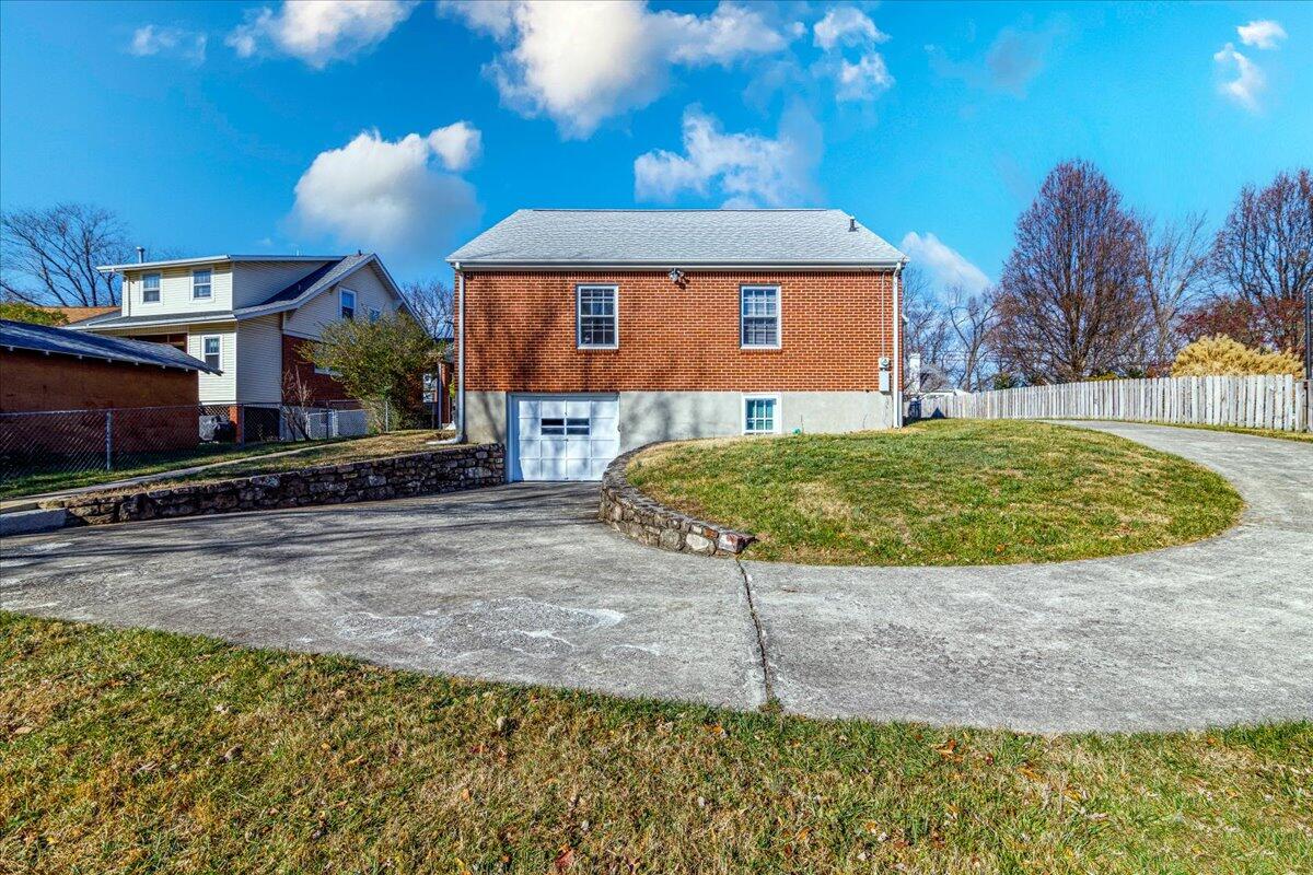 2510 Tillett Road Southwest Roanoke, VA 24015 - Photo 25 of 26 26-10-2510 Tillet Rd SW-4946-Edit