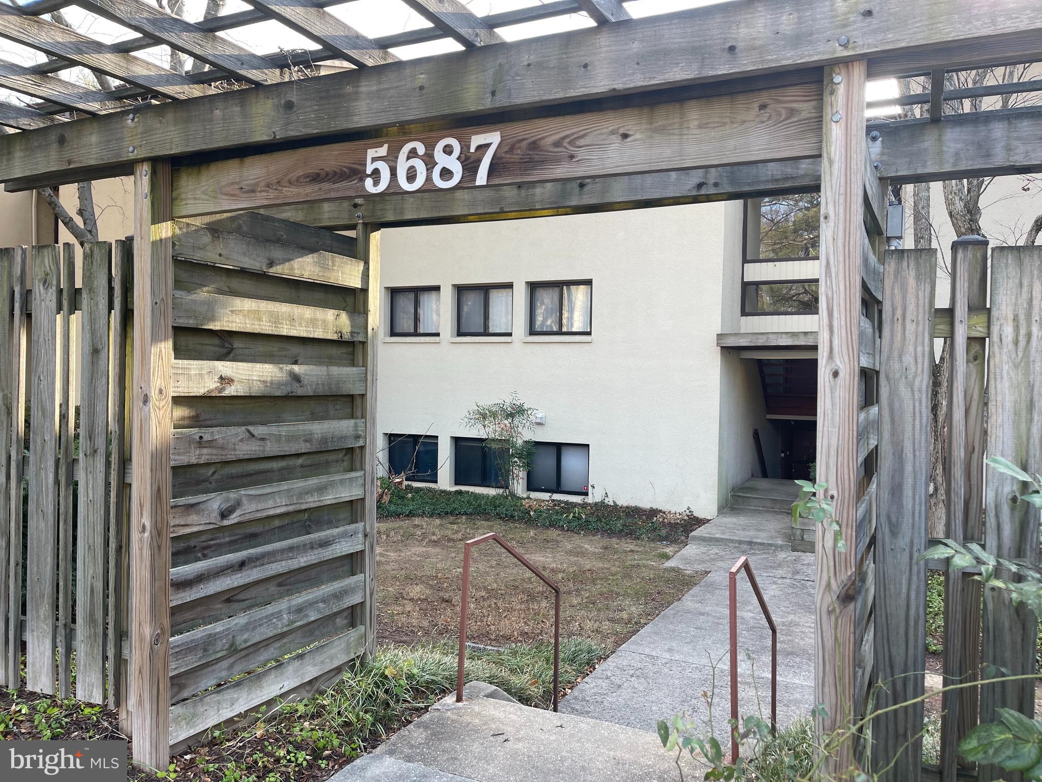 Welcome to this lovely condominium!