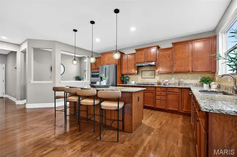 $900,000 | 468 Maple Rise Path, Chesterfield, MO 63005