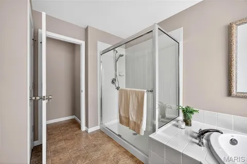 $900,000 | 468 Maple Rise Path, Chesterfield, MO 63005