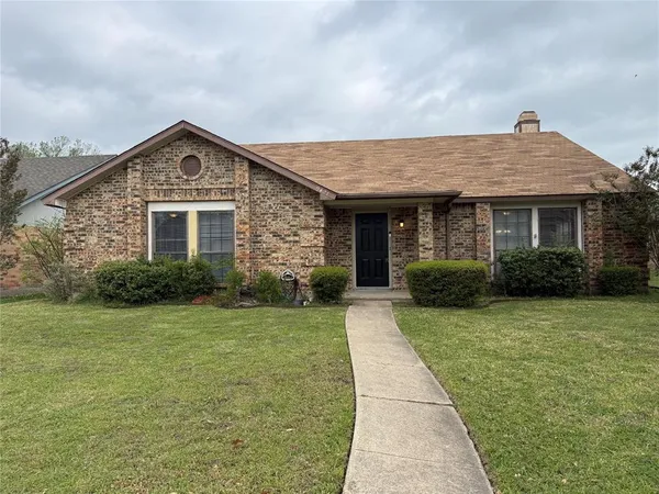 $2,100 | 9421 Shipman Street, Rowlett, TX 75088