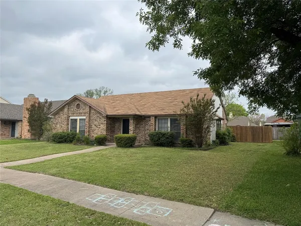 $2,100 | 9421 Shipman Street, Rowlett, TX 75088