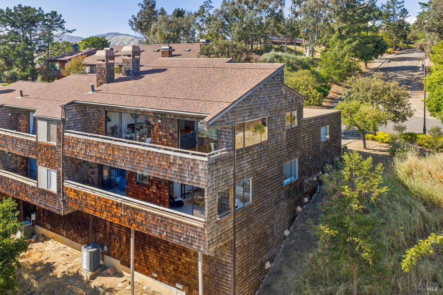305 El Faisan Drive San Rafael, CA 94903 - Photo 3 of 52