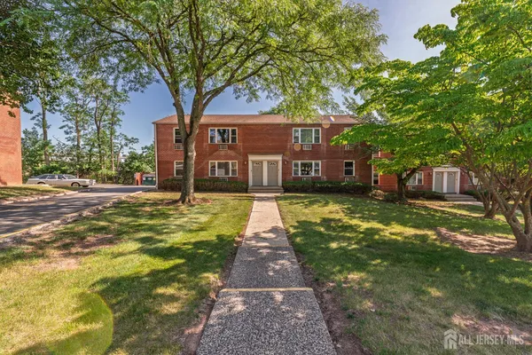 $159,900 | 93 Fox Road, Unit 2A, Edison, NJ 08817