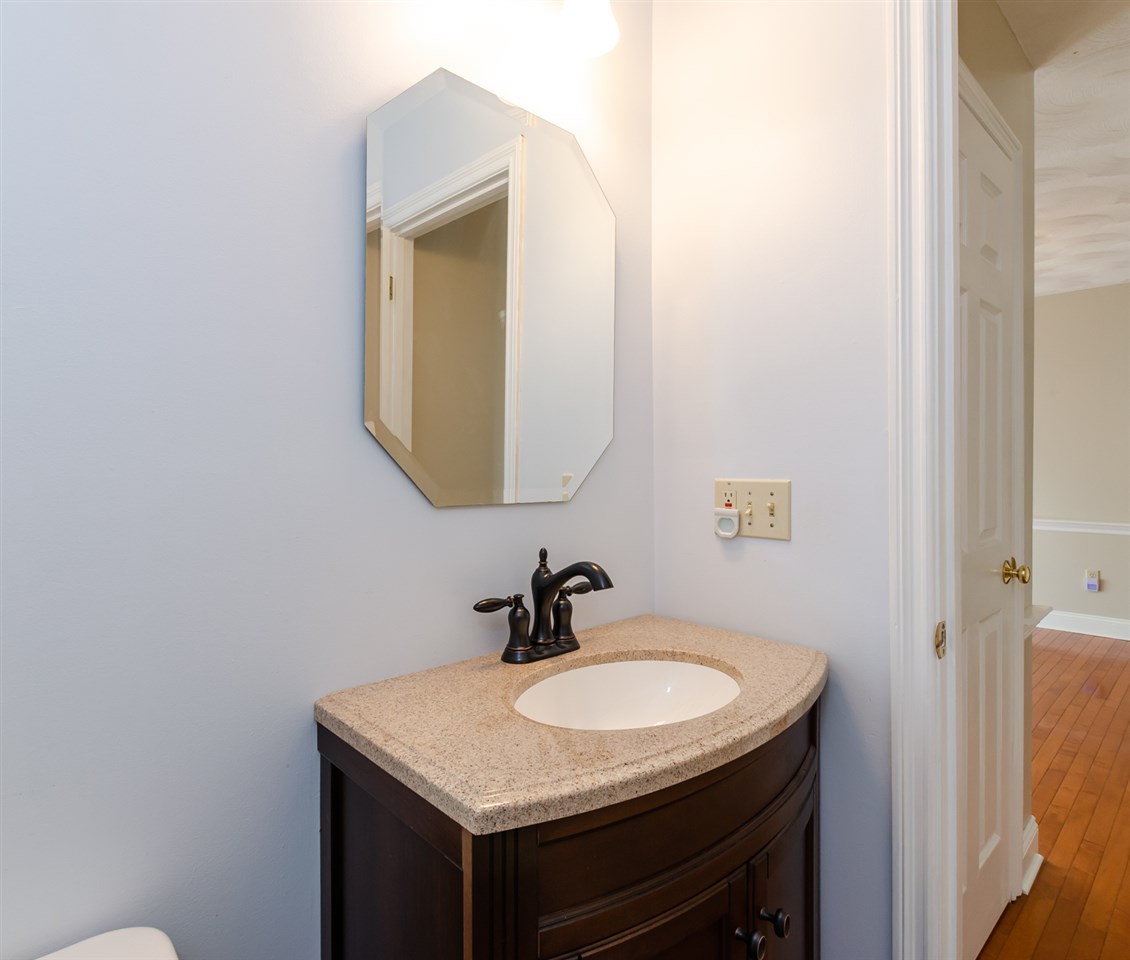 6 Standish Way, Unit 3 Amherst, NH 03031 - Photo 8 of 39 Gallery Image 8