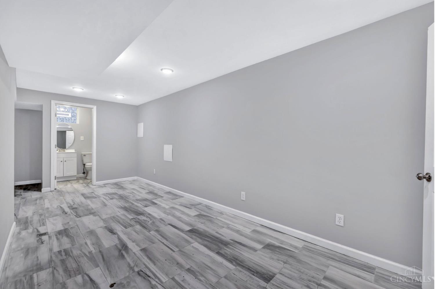 4284 Foley Road Cincinnati, OH 45205 - Photo 22 of 34