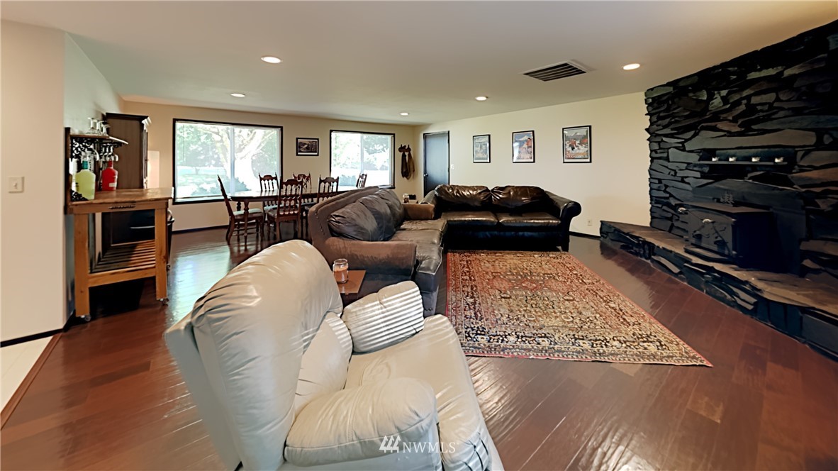 17345 Applegate Street Southwest Rochester, WA 98579 - Photo 8 of 39