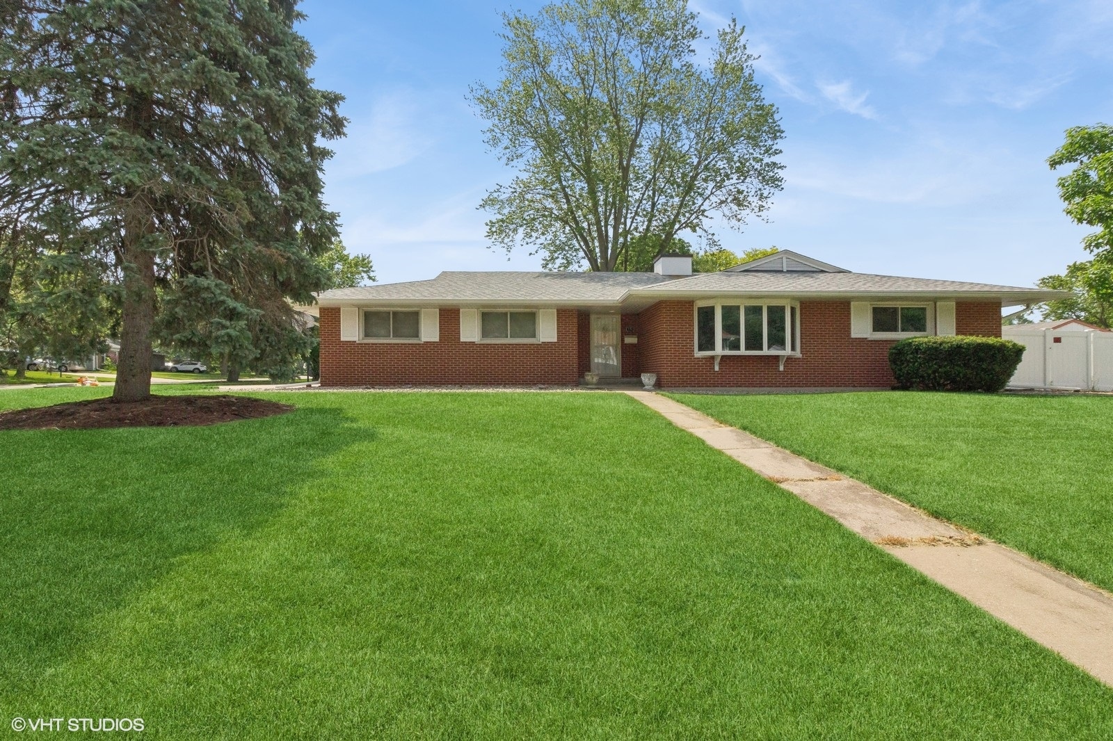 16 Old Post Road Montgomery, IL 60538 - Photo 1 of 21 a front view of house with yard and green space