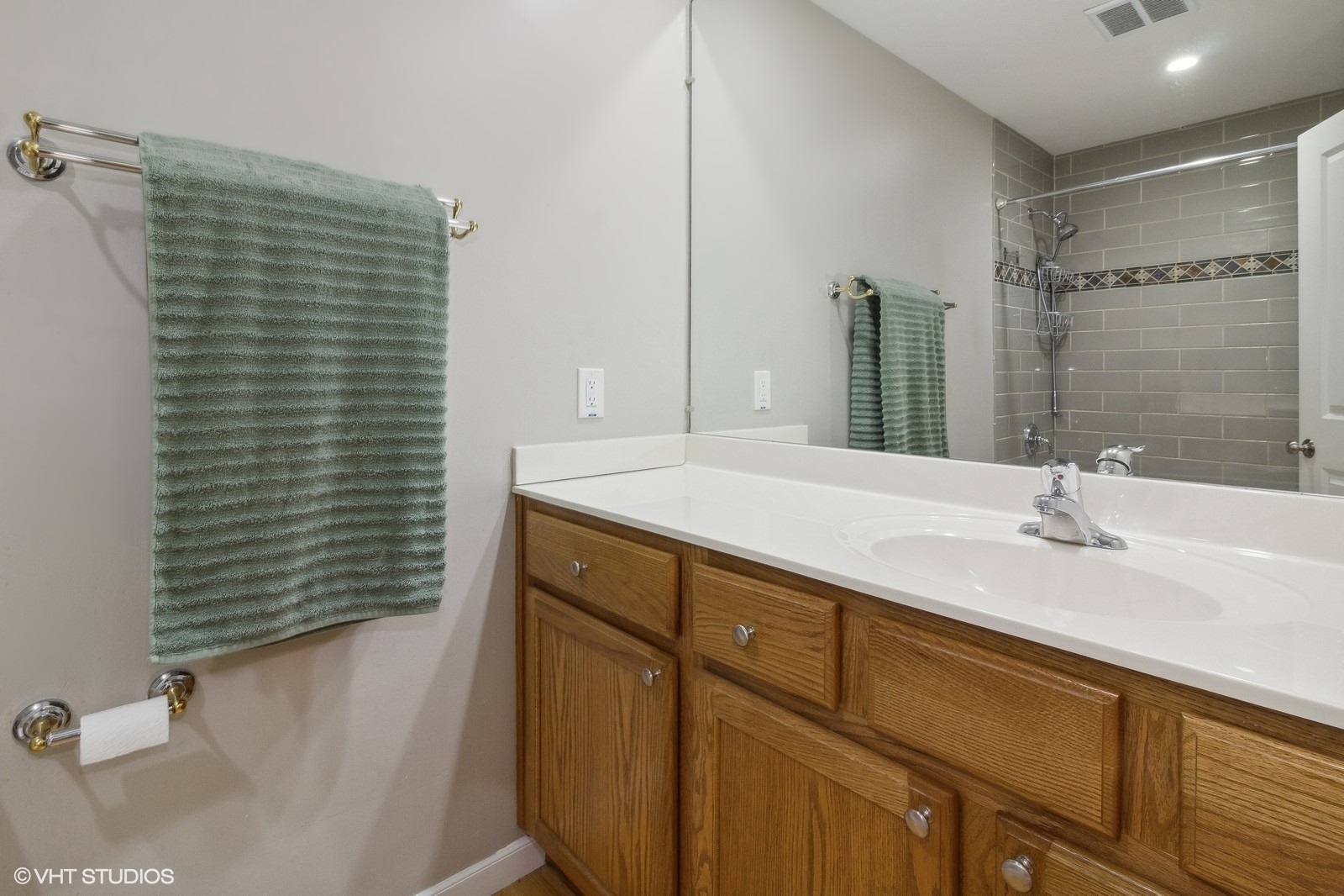 16 Old Post Road Montgomery, IL 60538 - Photo 15 of 21 a bathroom with a sink and a mirror