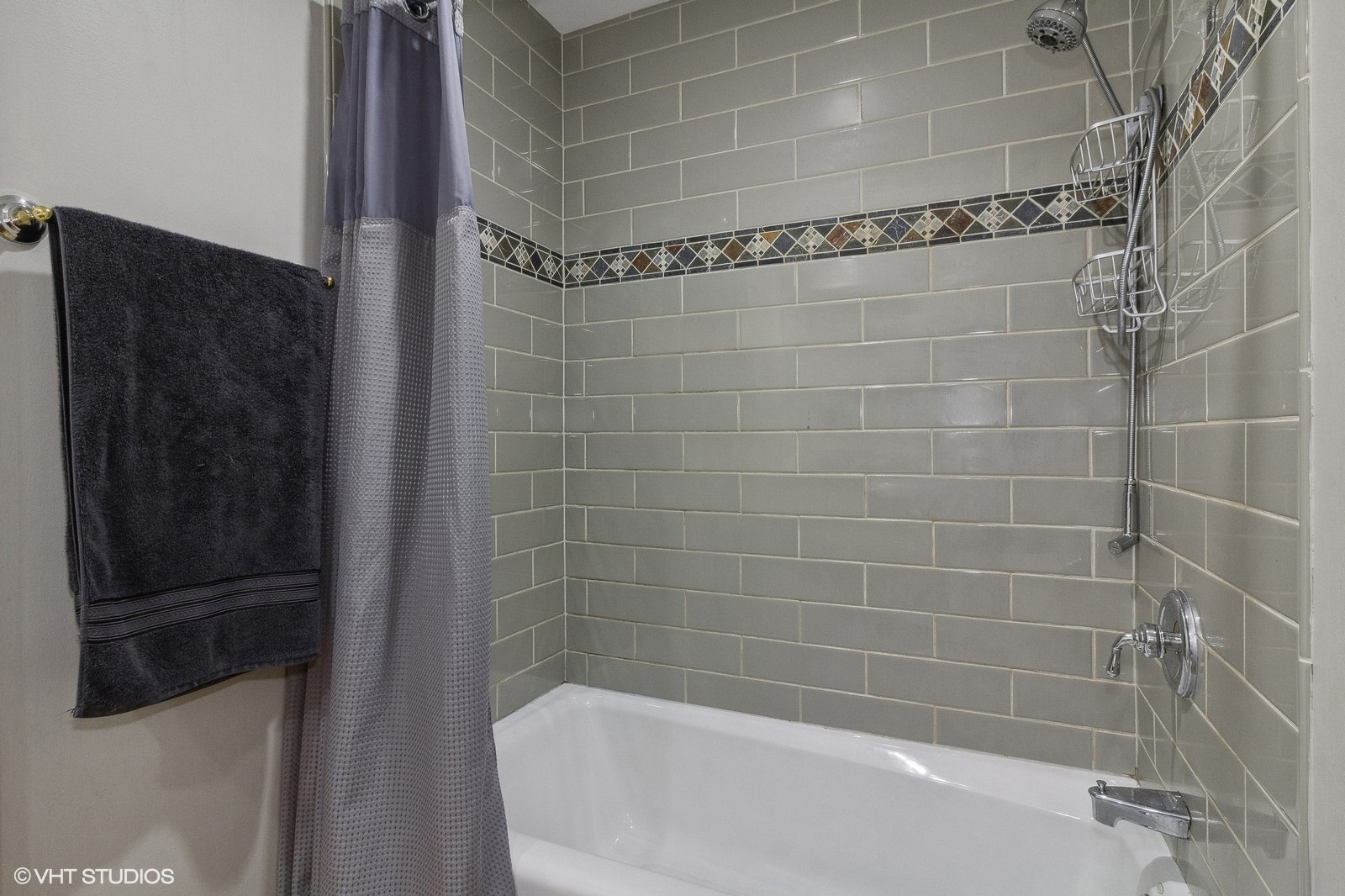 16 Old Post Road Montgomery, IL 60538 - Photo 16 of 21 a bathroom with a bathtub