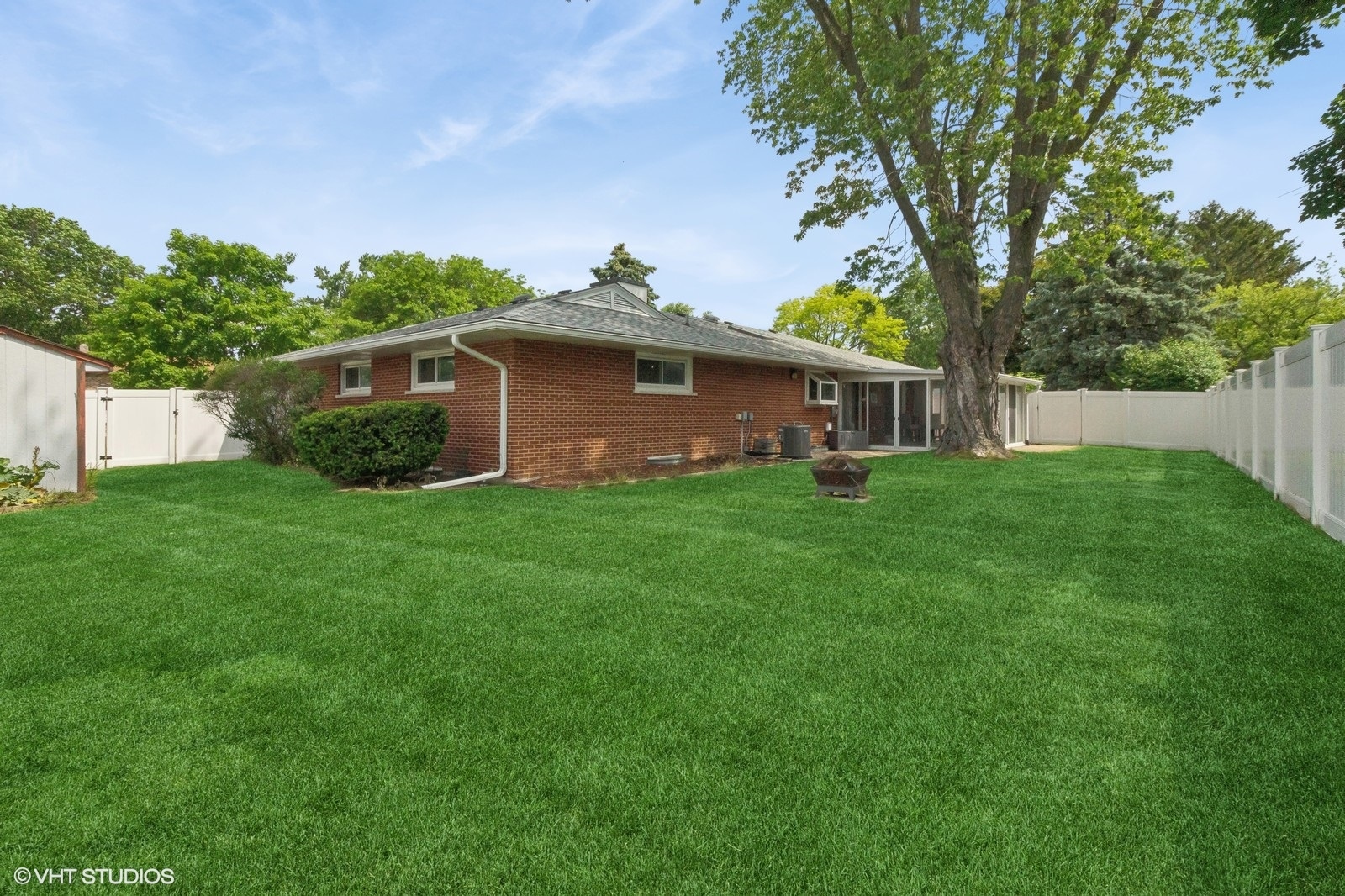 16 Old Post Road Montgomery, IL 60538 - Photo 20 of 21 a view of a house with a yard