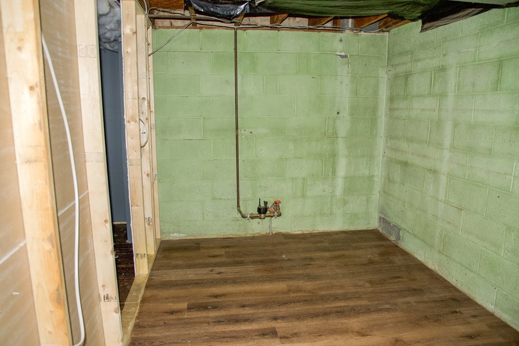 3 Intervale Road Springfield, MA 01118 - Photo 18 of 22 a bathroom with a shower