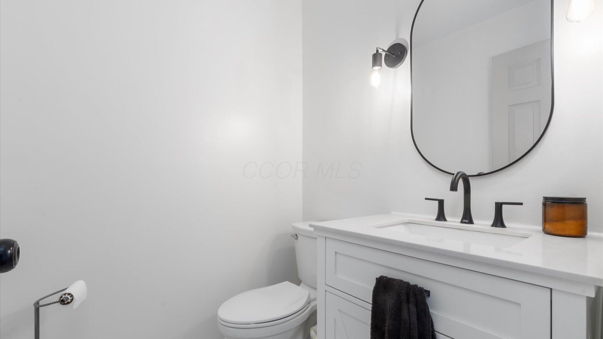 4589 National Road Southeast Hebron, OH 43025 - Photo 19 of 42 first floor half bath