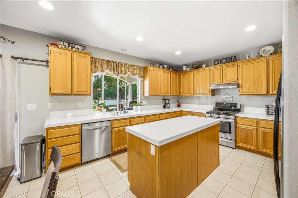 8470 Lindenhurst Street Riverside, CA 92508 - Photo 14 of 61