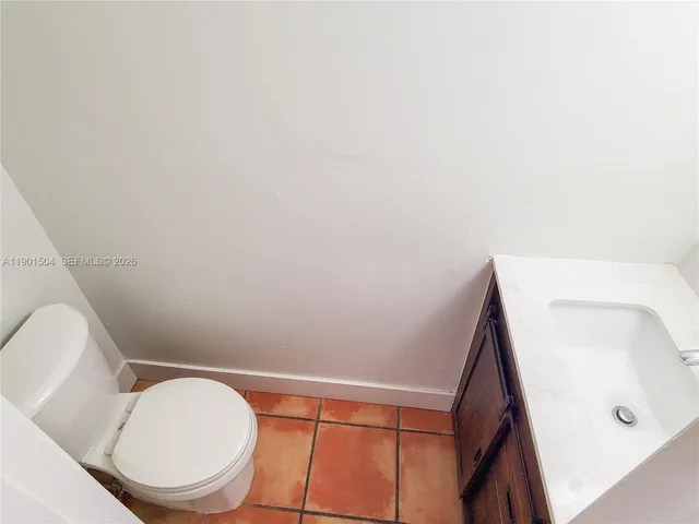 $2,400 | 1901 Northwest S River Drive, Unit 61F, Miami, FL 33125