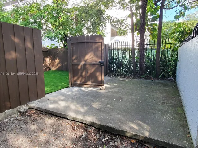 $2,400 | 1901 Northwest S River Drive, Unit 61F, Miami, FL 33125