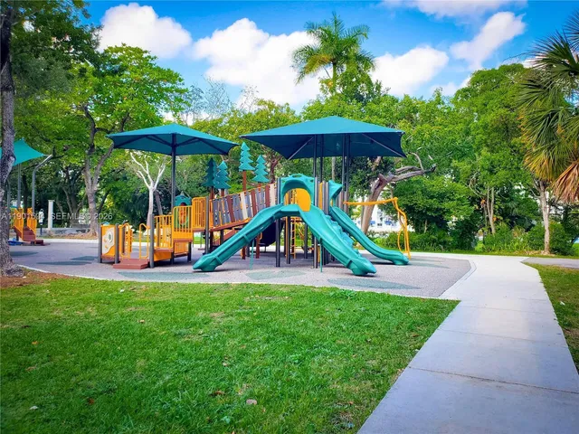 $2,400 | 1901 Northwest S River Drive, Unit 61F, Miami, FL 33125