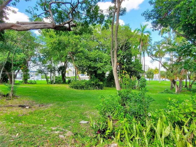 $2,400 | 1901 Northwest S River Drive, Unit 61F, Miami, FL 33125