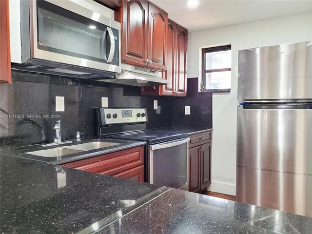 $2,400 | 1901 Northwest S River Drive, Unit 61F, Miami, FL 33125