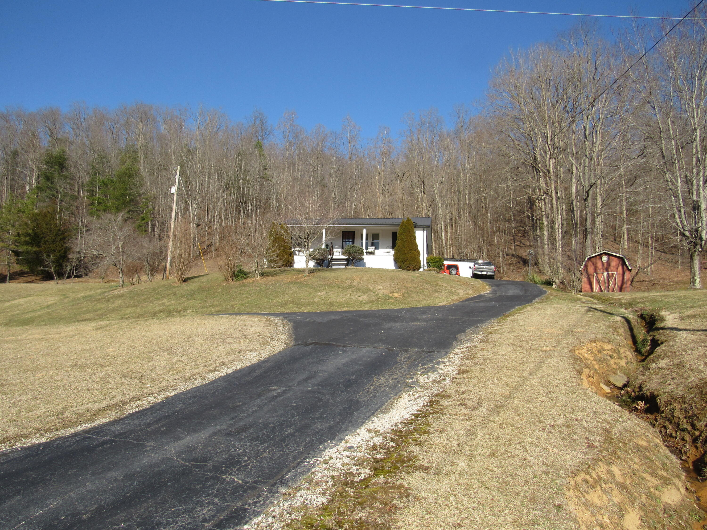 1140 Lower Gilmore Road Campton, KY 41301 - Photo 2 of 32 2-IMG_8571