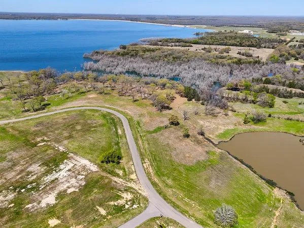 $299,900 | 410 Peninsula Drive, Honey Grove, TX 75446